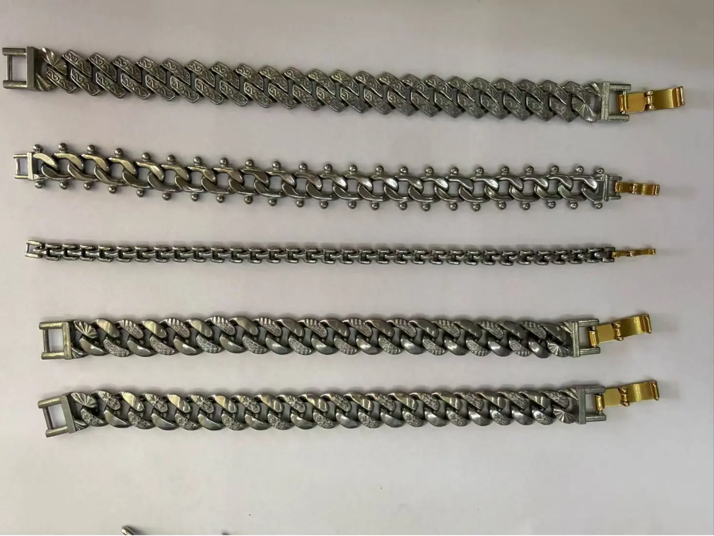 Cén fáth Sinc Alloy Jewelry An Rogha Cliste do Bhrandaí Faisean Nua-Aimseartha