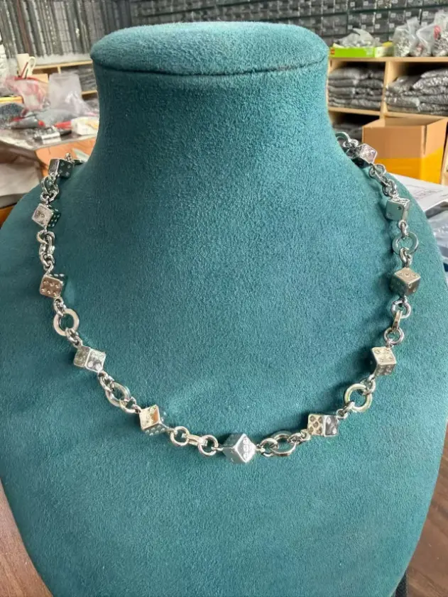 Tosaíonn gach Dearadh Jewelry Bunaidh le Réitigh Cóimhiotal Sinc