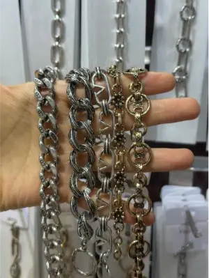 Cén fáth a leanann Slabhraí Cóimhiotail Lámhdhéanta de bheith Coitianta i Jewelry Faisin?